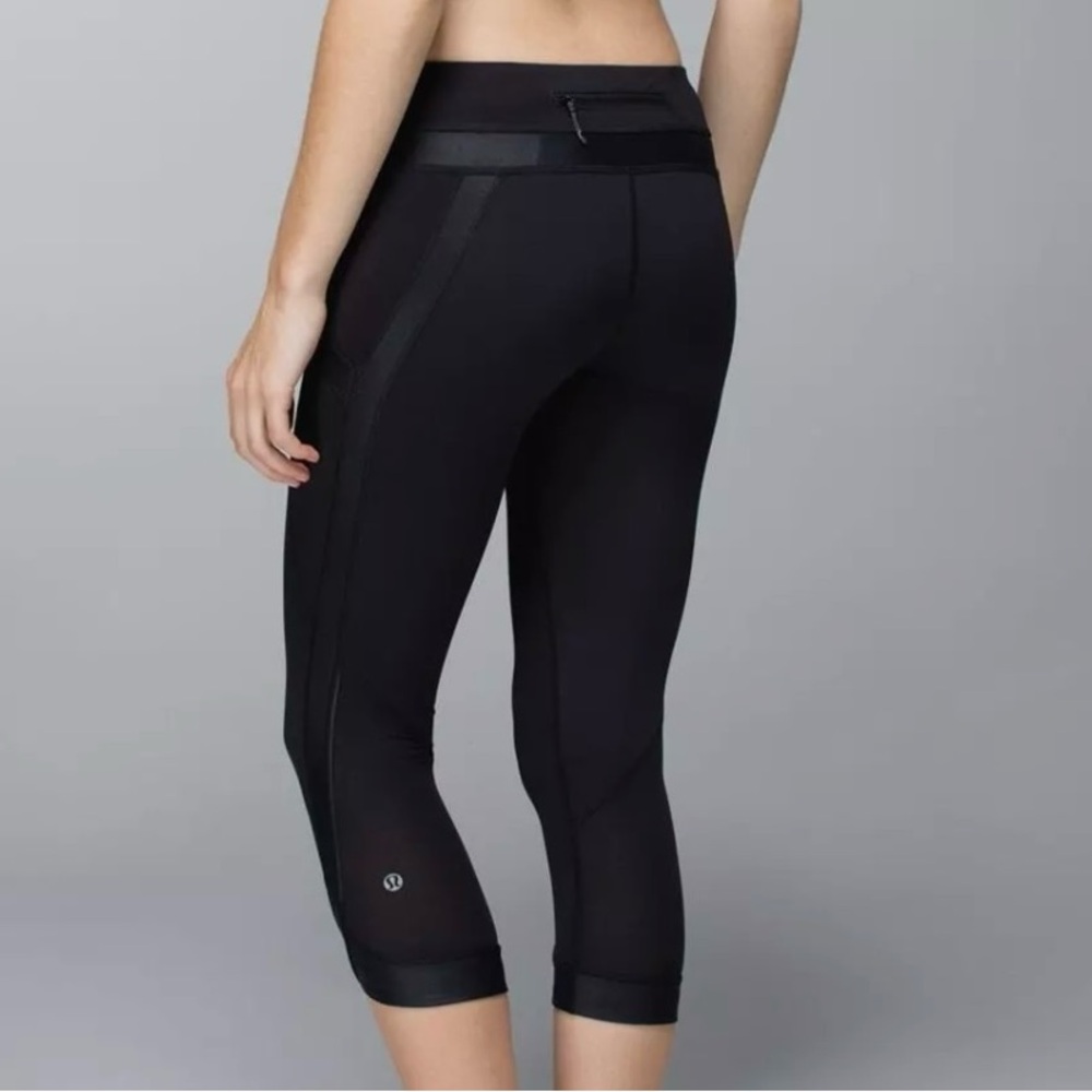 Lululemon Crop with Reflective Stripes Size 6